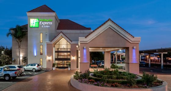 Lathrop CA Holiday Inn Express, exterior