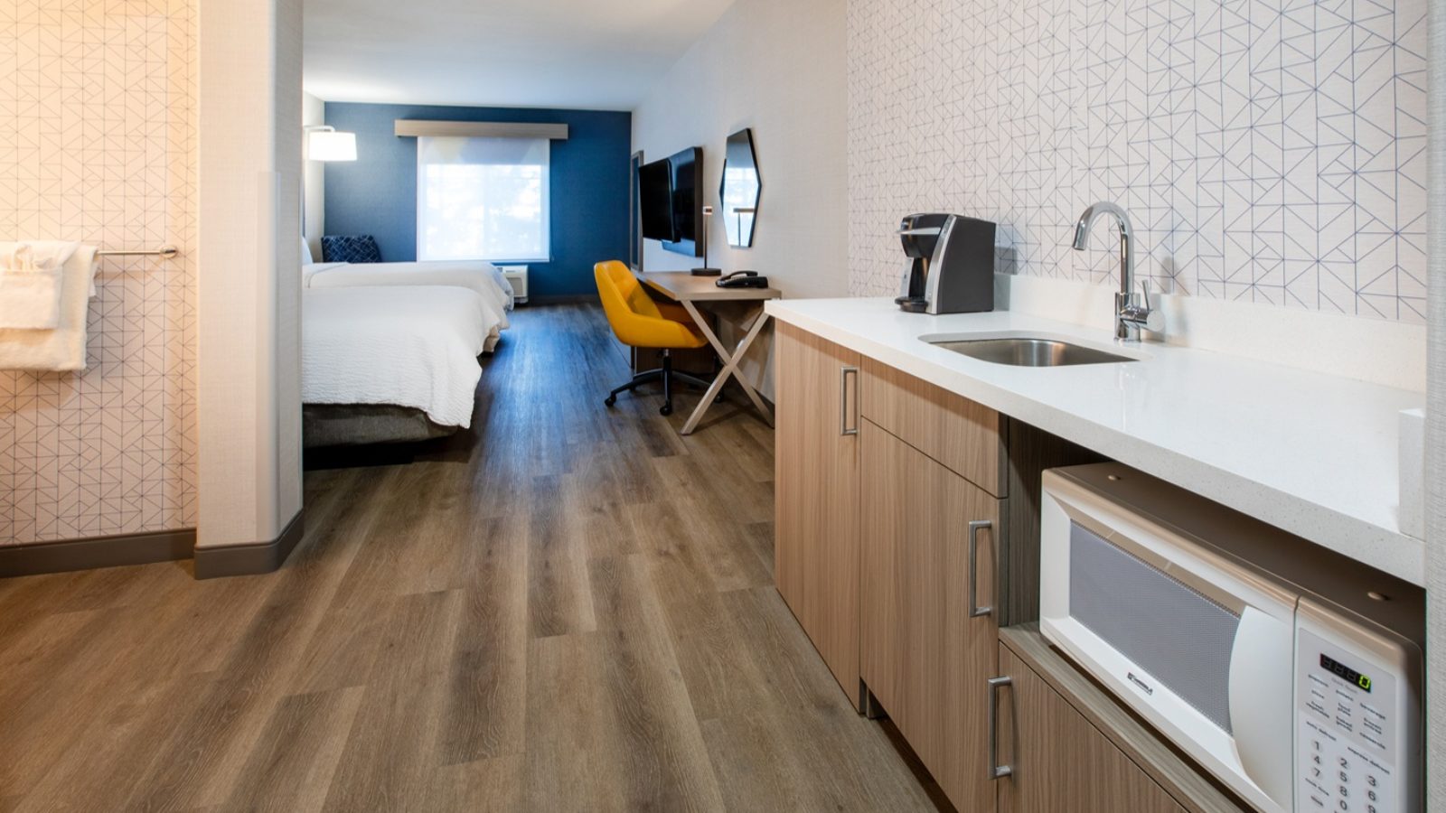 Lathrop Holiday Inn Express room 1