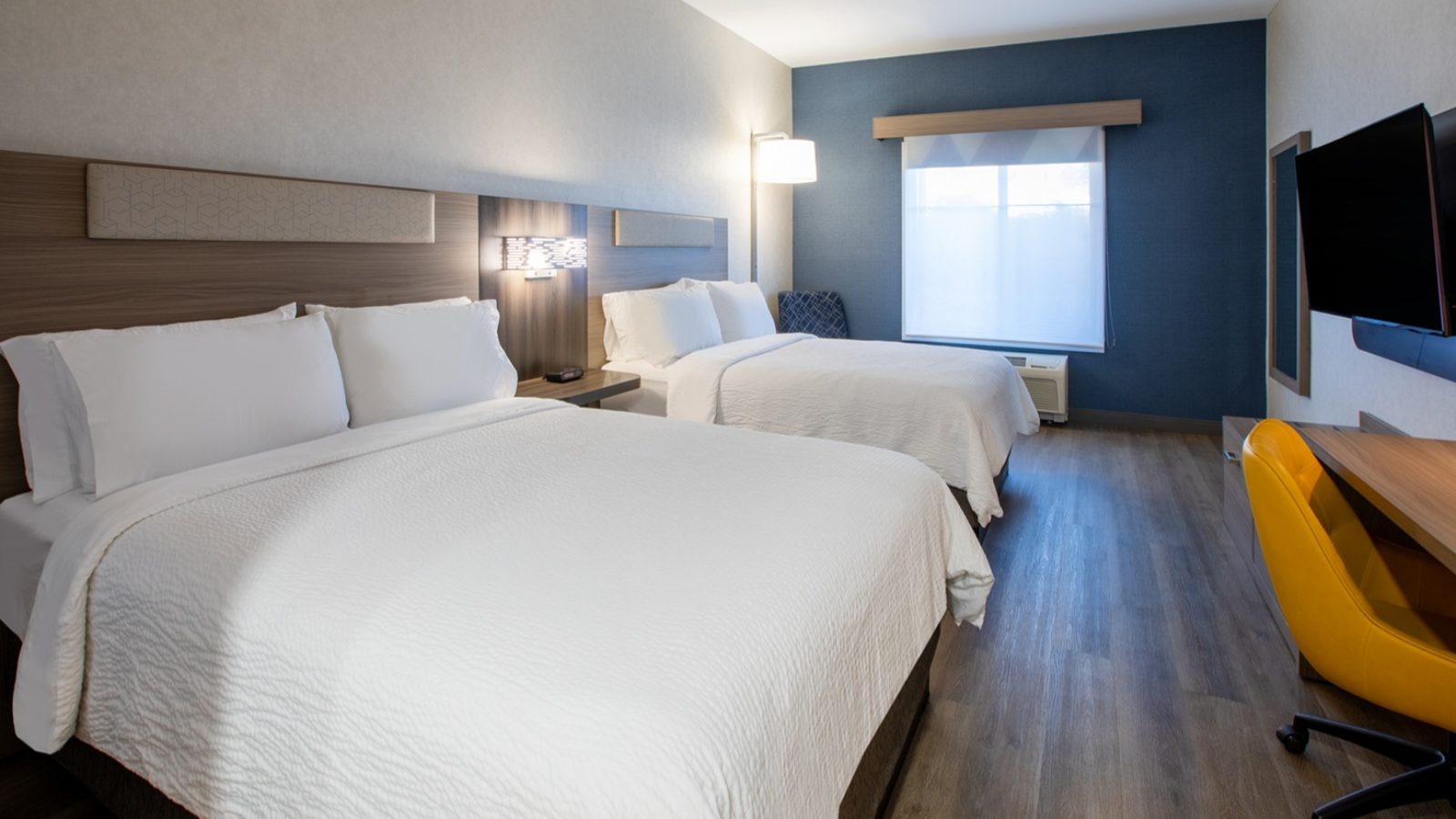 Lathrop Holiday Inn Express room 2