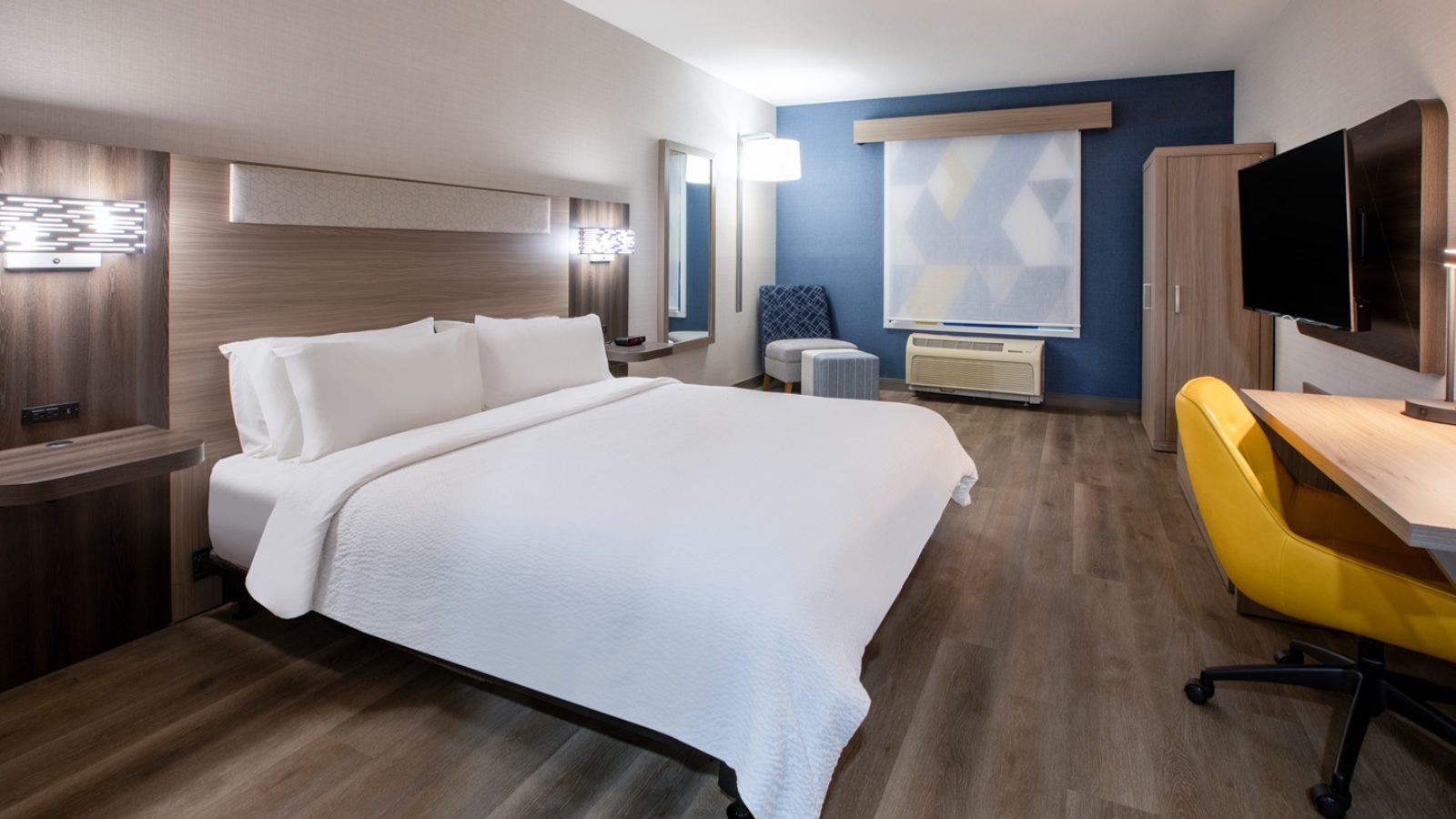 Lathrop Holiday Inn Express room 2