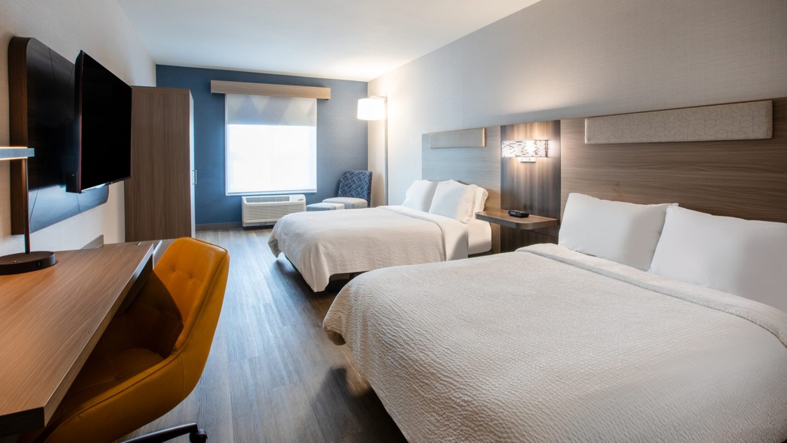 Lathrop Holiday Inn Express room 1