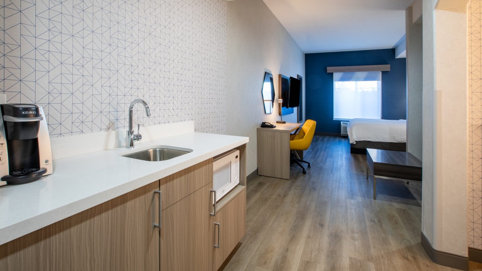 Lathrop Holiday Inn Express room 1