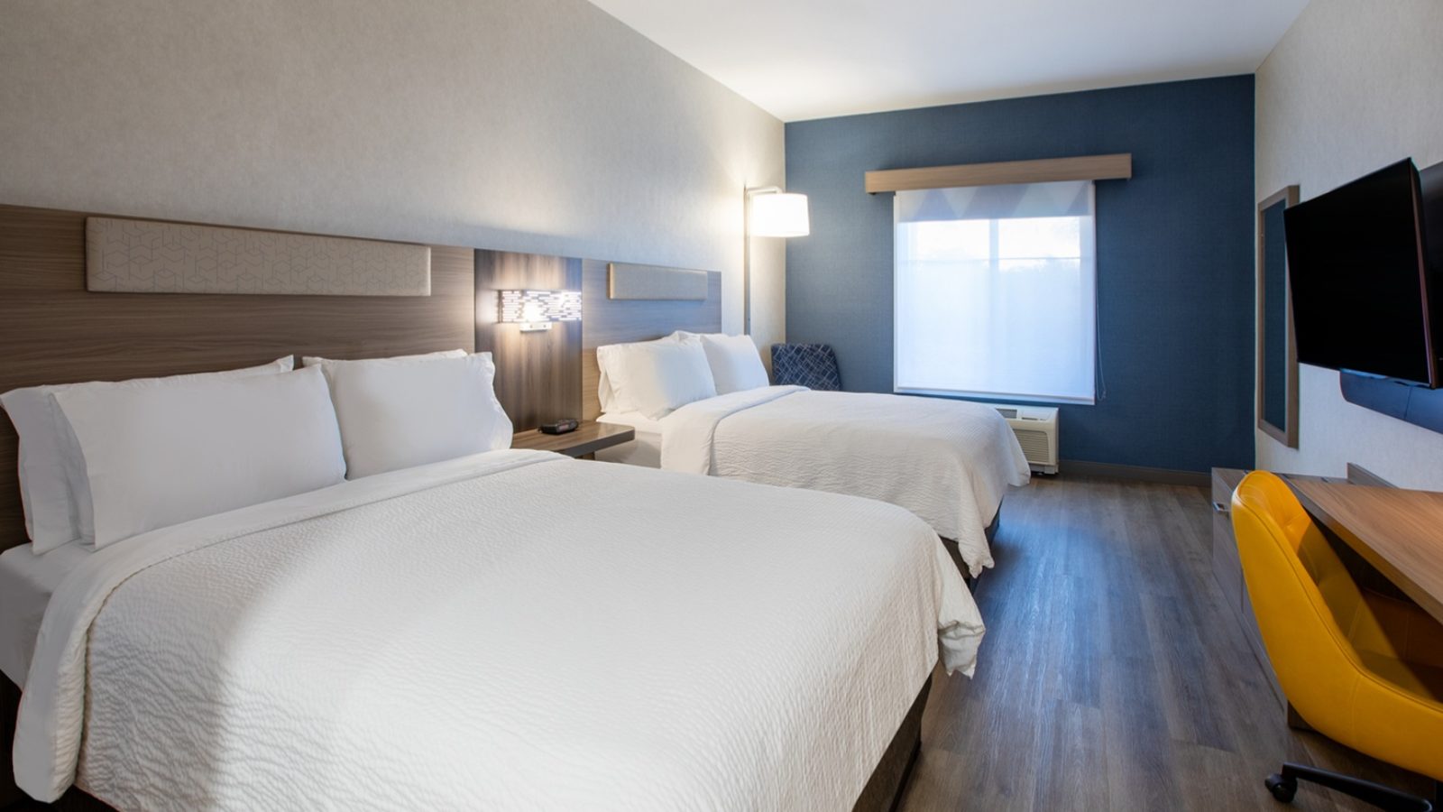 Lathrop Holiday Inn Express hotel room