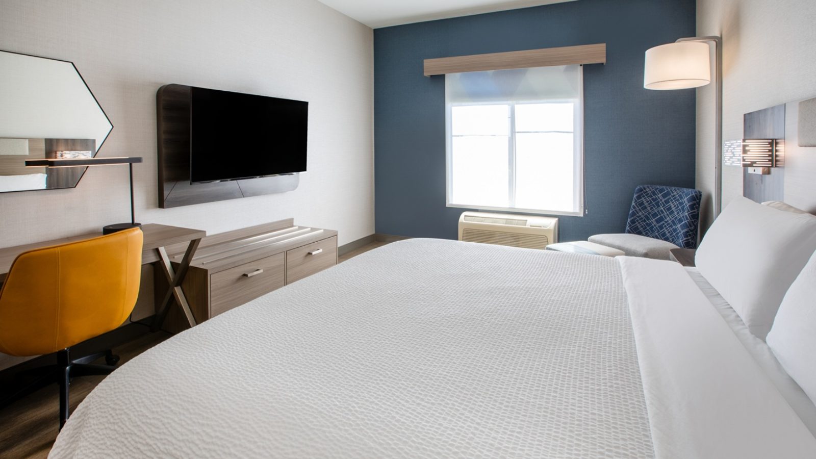 Lathrop Holiday Inn Express room 1
