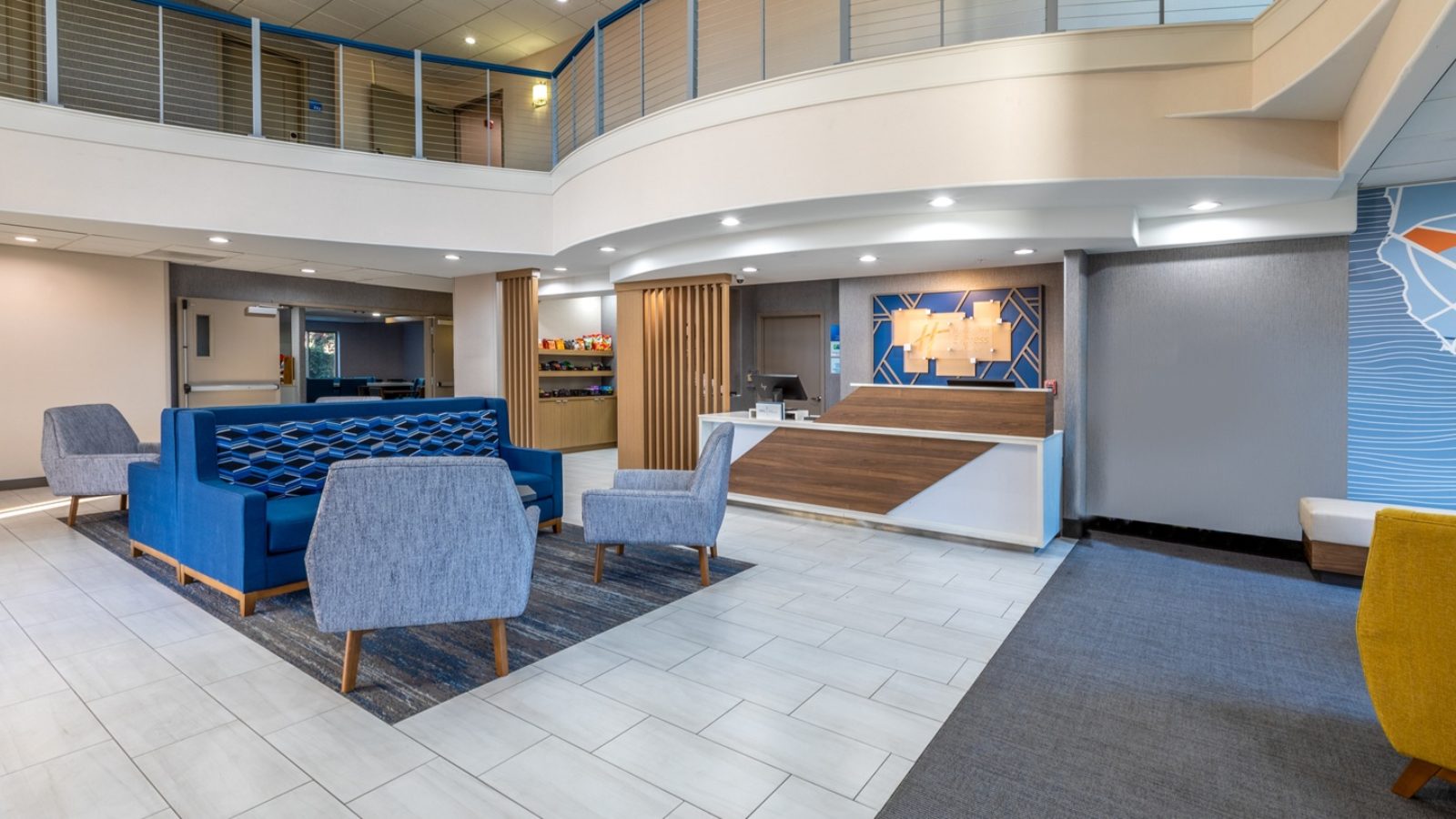 Lathrop Holiday Inn Express lobby