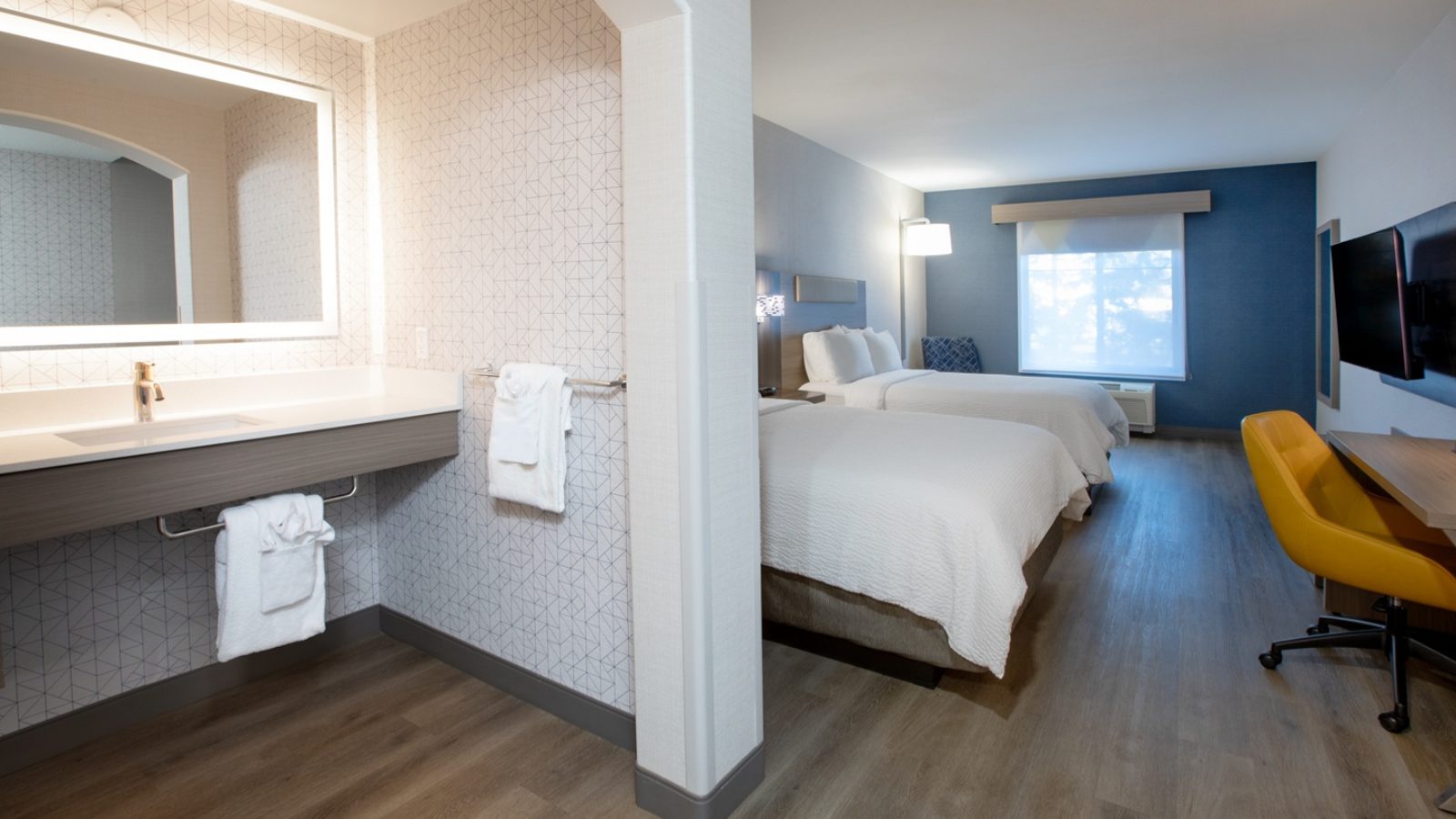 Lathrop Holiday Inn Express room