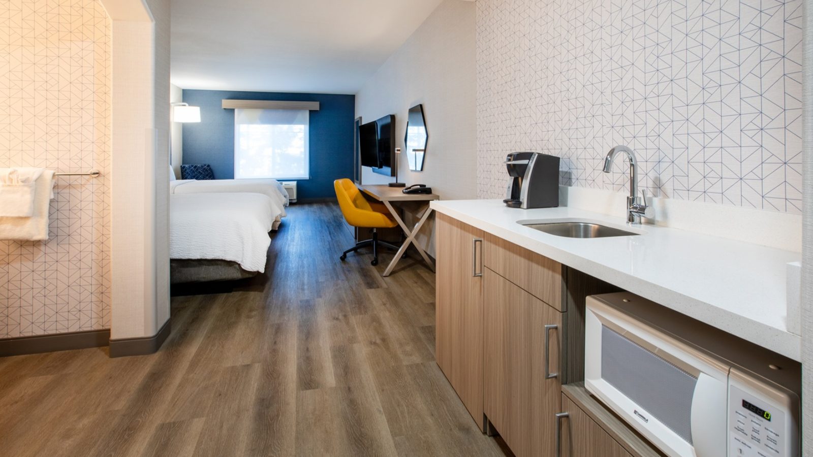 Lathrop Holiday Inn Express room 4