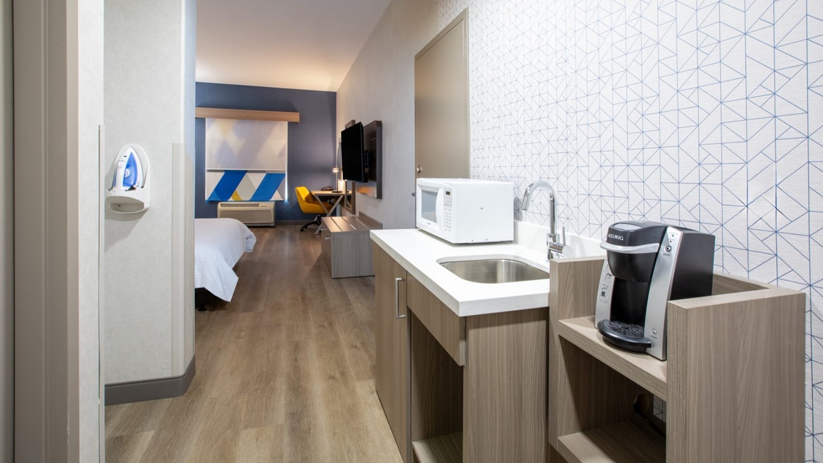 Lathrop Holiday Inn Express room 3