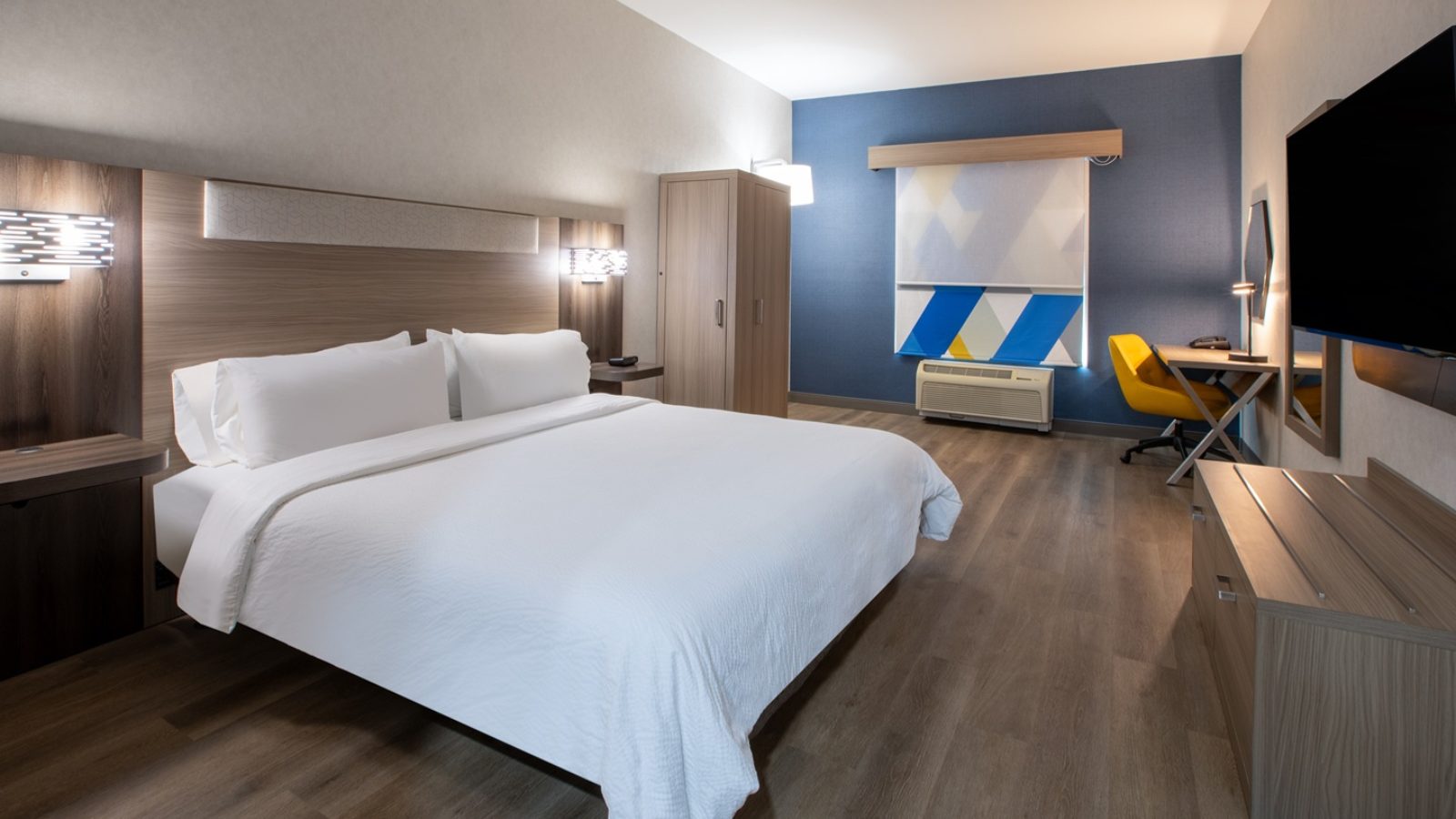 Lathrop Holiday Inn Express room 1